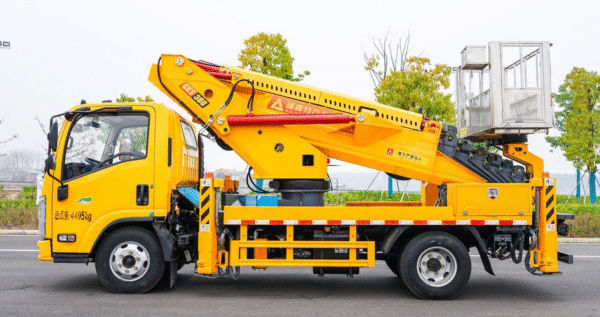 ISUZU 30m Aerial Work Vehicle - Image 3