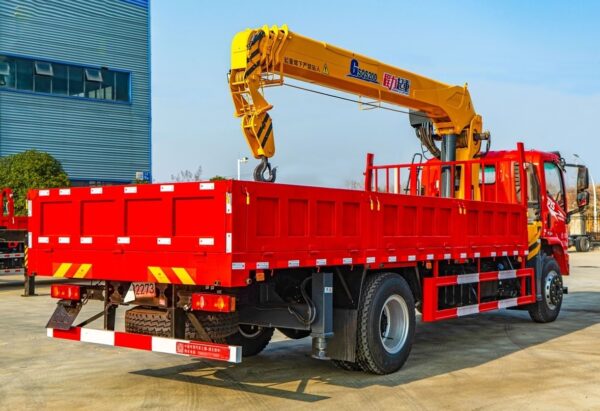 Dongfeng Changxing D1S lifting 8 tons of four-section arm - Image 5