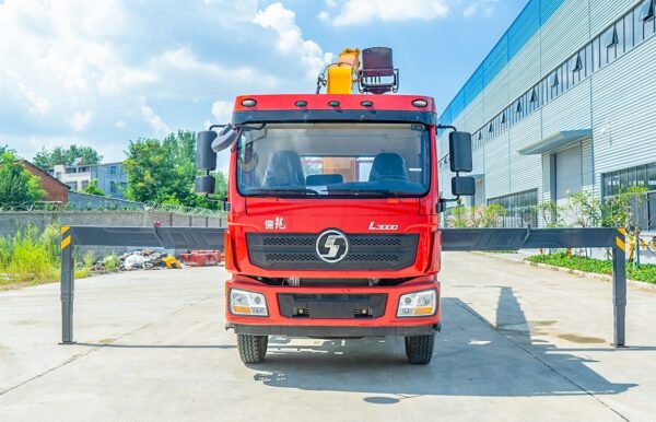 Shaanxi Automobile Delong L3000 with Xugong 8-10 tons crane configuration - Image 7