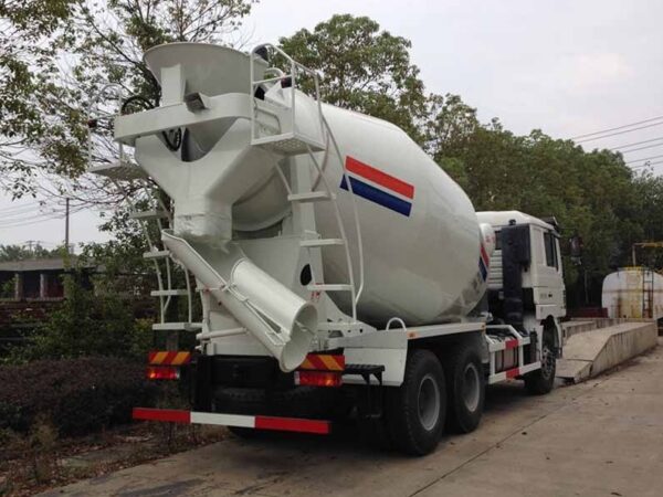 Shacman Delong 10-12 Cubic Meter Mixer Truck - Image 4