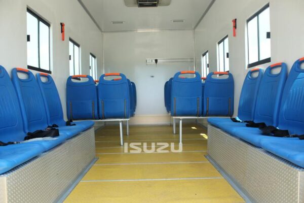 Isuzu 700P all-wheel drive van troop carrier - Image 7