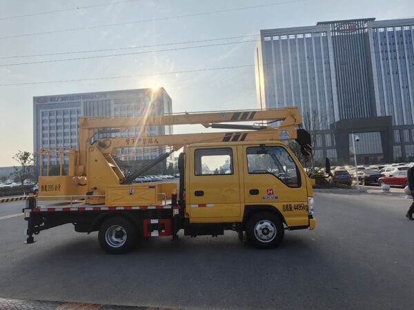 Isuzu 13-meter Aerial Work Platform Vehicle - Image 4