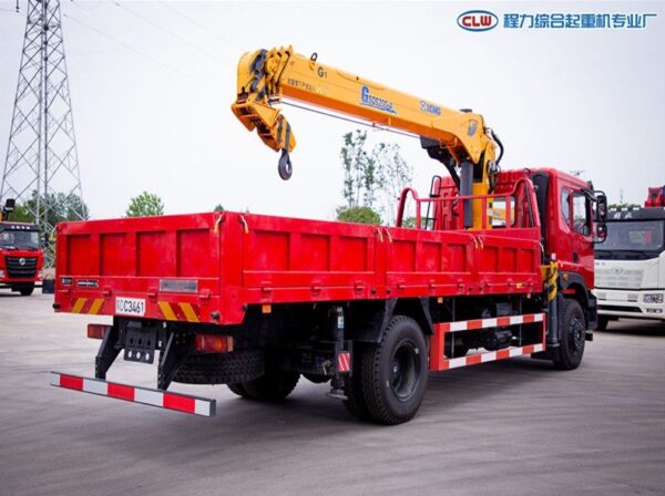 Dongfeng D7 is equipped with 8 tons XCMG crane - Image 5
