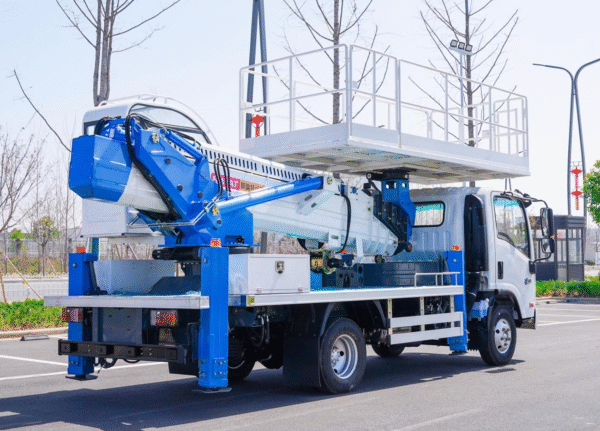 ISUZU 23m Aerial Work Vehicle - Image 4
