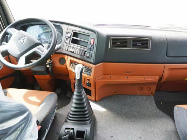 Sinotruk HOWO MATE 15m³ Water Sprinkler Truck - Image 8