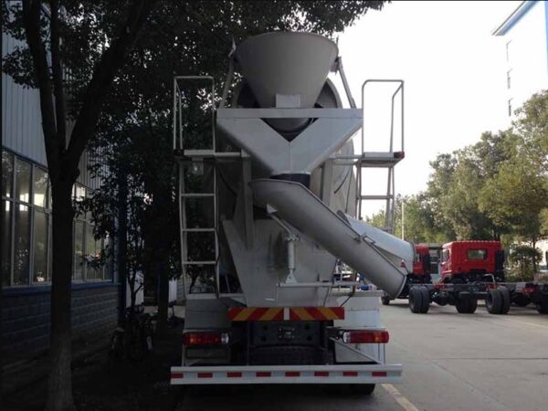 Dongfeng Yuhu D912 - 6 Cubic Meter Mixer Truck - Image 4