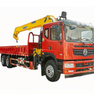 Dongfeng D7 is equipped with 8 tons XCMG crane
