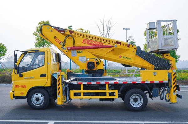 FOTON 33-meter aerial work vehicle - Image 4
