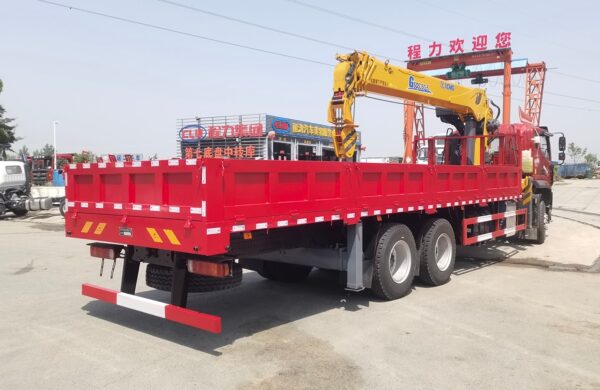 Foton Auman rear eight wheels - with 12 to 14 ton brand crane - Image 4