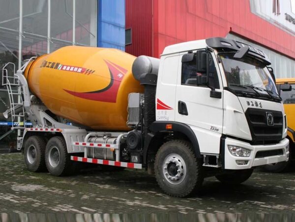 XCMG Qilong 12 Cubic Meter Mixer Truck - Image 3