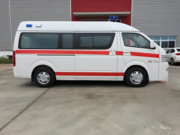 Foton G7 High Roof Gasoline Ambulance - Image 3