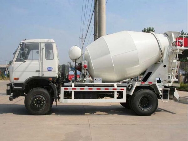 Old Model Dongfeng 6 Cubic Meter Mixer Truck - Image 2