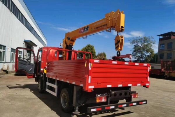 Sinotruk Hauman Blue label crane - Image 7