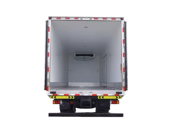 Qingling Isuzu GIGA Refrigerated Truck - Image 9