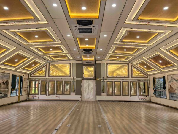Mobile banquet car