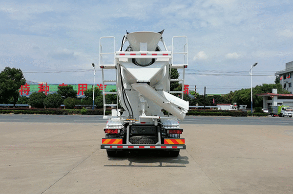 Howo TX, 8x4 Concrete Mixer Truck - Image 4