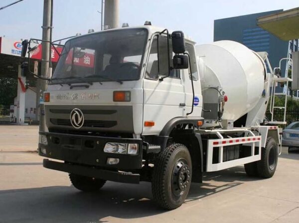 Old Model Dongfeng 6 Cubic Meter Mixer Truck