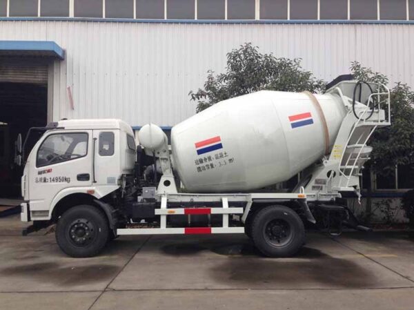Dongfeng Yuhu D912 - 6 Cubic Meter Mixer Truck - Image 3