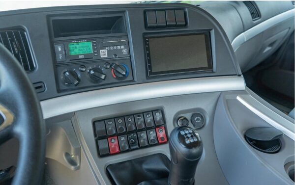 Dongfeng Smooth D7V four after eight + Xugong G14T-5 truck crane - Image 6