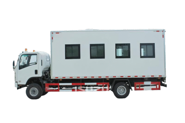 Isuzu 700P all-wheel drive van troop carrier - Image 4