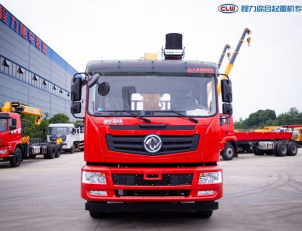 Dongfeng D7 is equipped with 8 tons XCMG crane - Image 7