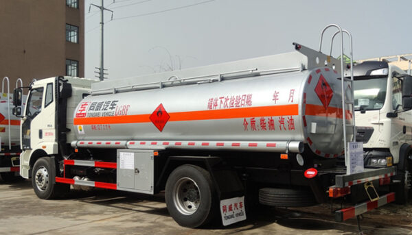 China VI Jiefang J6L Single-Bridge Fuel Truck - Image 2