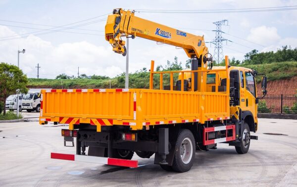 Sinotruk Ace single bridge - Xugong K6.3 tons 4 car crane - Image 4