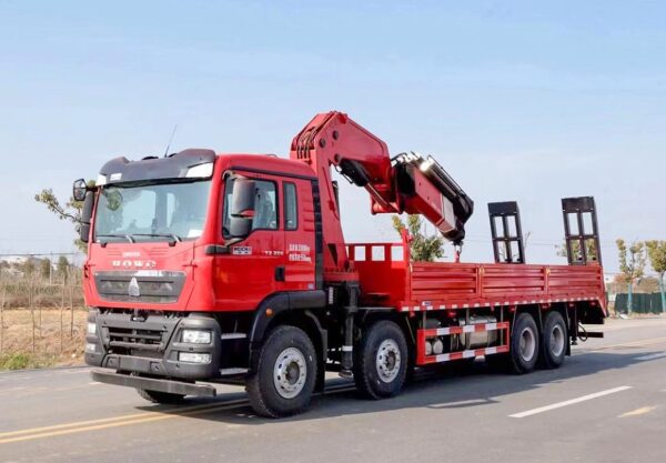 The first four and last eight trucks are equipped with 30 tons folding crane - Image 2