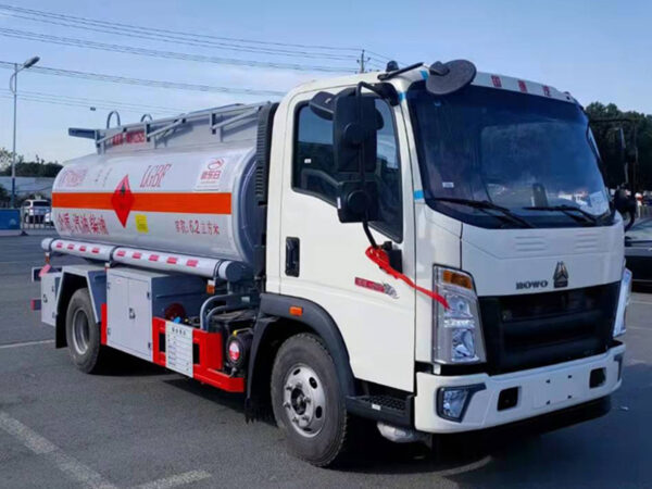 Sinotruk Howo Light Truck 5-ton Fuel Tanker (China VI Emission Standard) - Image 2