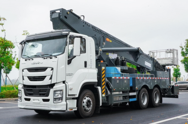 ISUZU 56-meter aerial work vehicle - Image 3