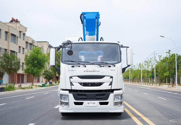 ISUZU 45-meter aerialwork vehicle - Image 2
