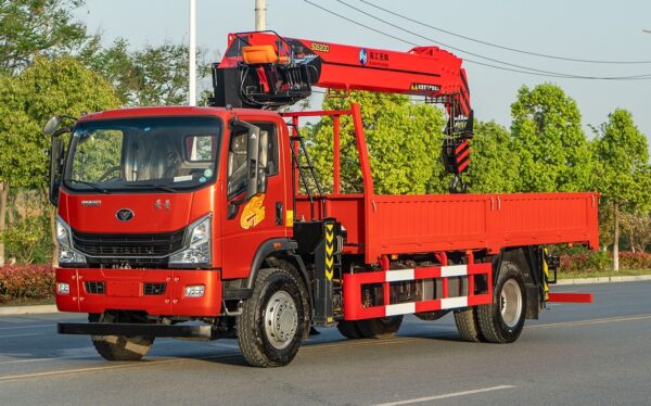 Heavy truck integrated offshore and eight-ton five-section crane - Image 2