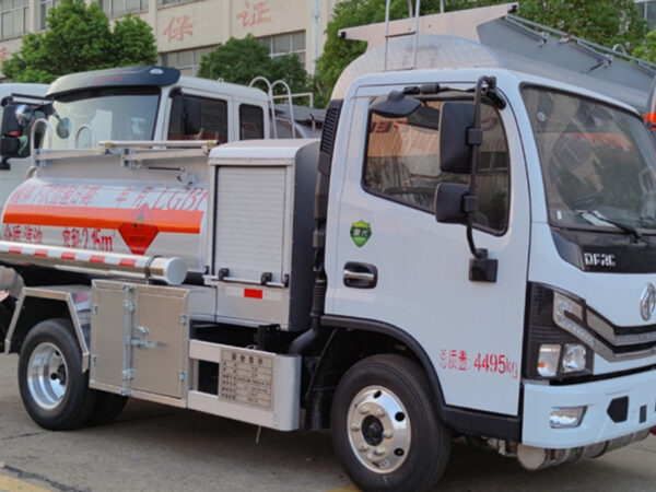National VI Dongfeng Duolika D5 Blue License Plate Fuel Tanker - Image 2