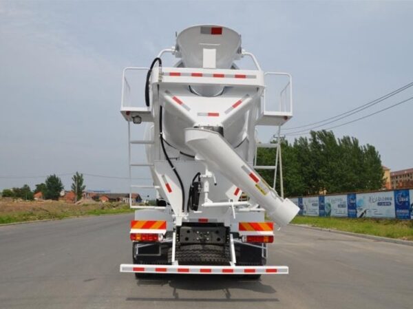 Sinotruk Howo 12 Cubic Meter Mixer Truck - Image 4