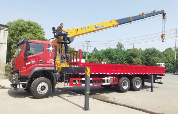 Foton Auman rear eight wheels - with 12 to 14 ton brand crane - Image 8