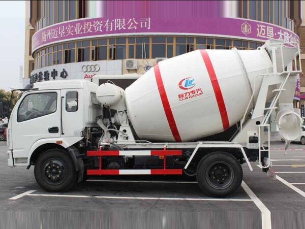 Dongfeng Yuhu D912 - 6 Cubic Meter Mixer Truck - Image 2