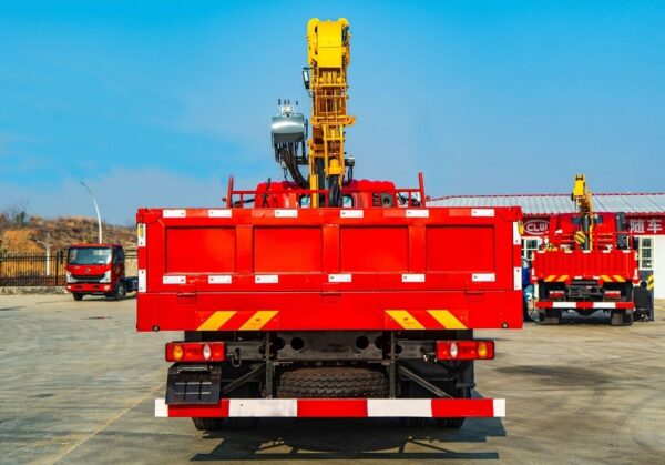 Dongfeng Changxing D1S lifting 8 tons of four-section arm - Image 9