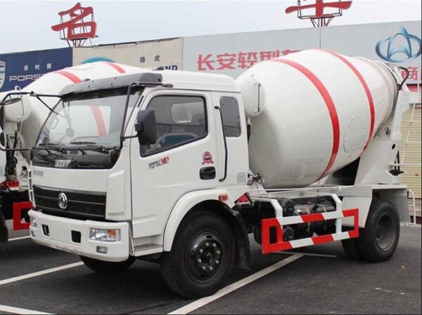 Dongfeng Yuhu D912 - 6 Cubic Meter Mixer Truck