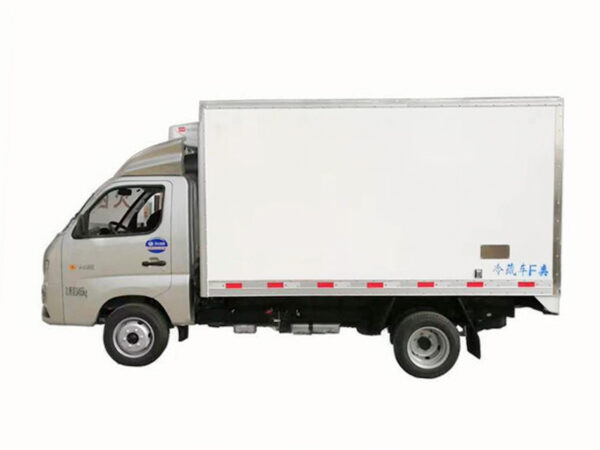 Futian Xiangling 3.1-meter refrigerated truck - Image 3