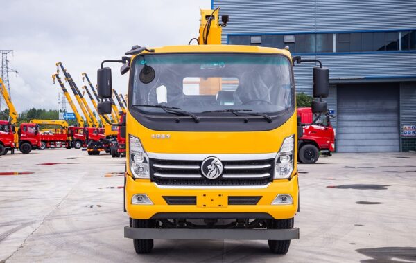 Sinotruk Ace single bridge - Xugong K6.3 tons 4 car crane - Image 6