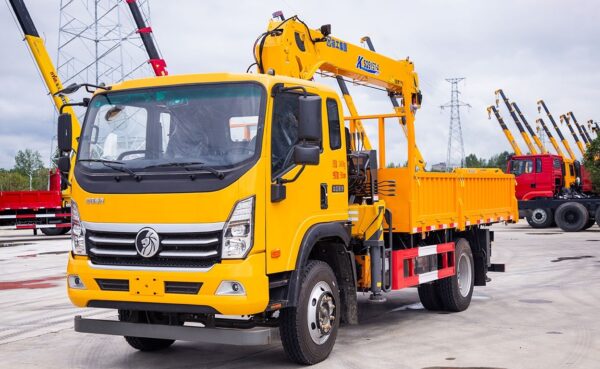 Sinotruk Ace single bridge - Xugong K6.3 tons 4 car crane - Image 2