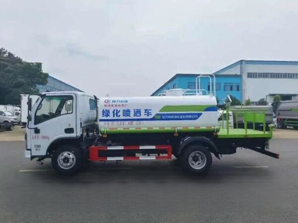 Dongfeng V3 Water Sprinkler Truck - Image 2