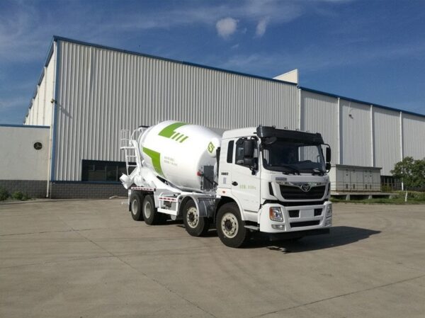 Lightweight - Sinotruk Howo 12 Cubic Meter Mixer Truck - Image 2