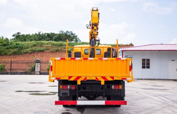 Sinotruk Ace single bridge - Xugong K6.3 tons 4 car crane - Image 7