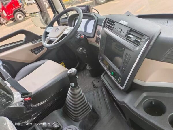 Dongfeng Tianjin 290HP Refrigerated Truck - Image 9