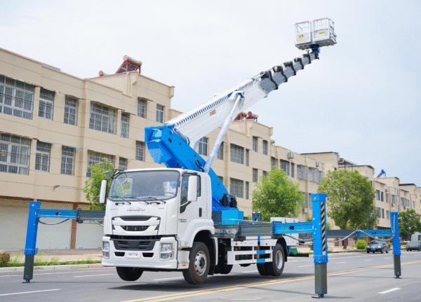 ISUZU 45-meter aerialwork vehicle