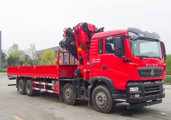 The first four and last eight trucks are equipped with 30 tons folding crane - Image 3