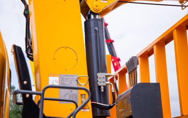 Sinotruk Ace single bridge - Xugong K6.3 tons 4 car crane - Image 8