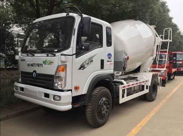 Sinotruk King 6 Cubic Meter Mixer Truck