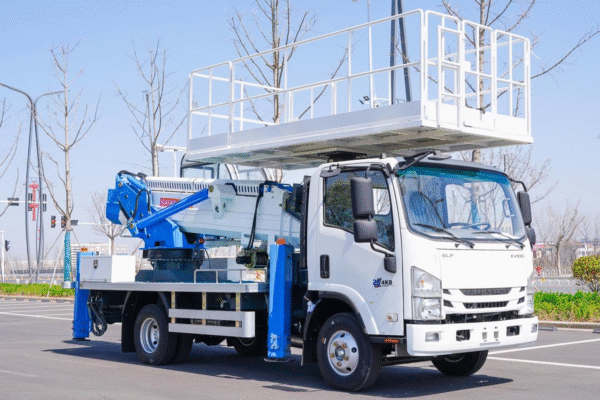 ISUZU 23m Aerial Work Vehicle - Image 5